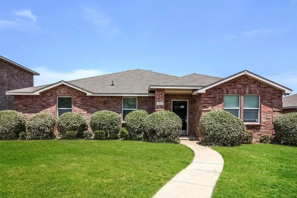 1027 Clear Stream Drive, Lancaster
