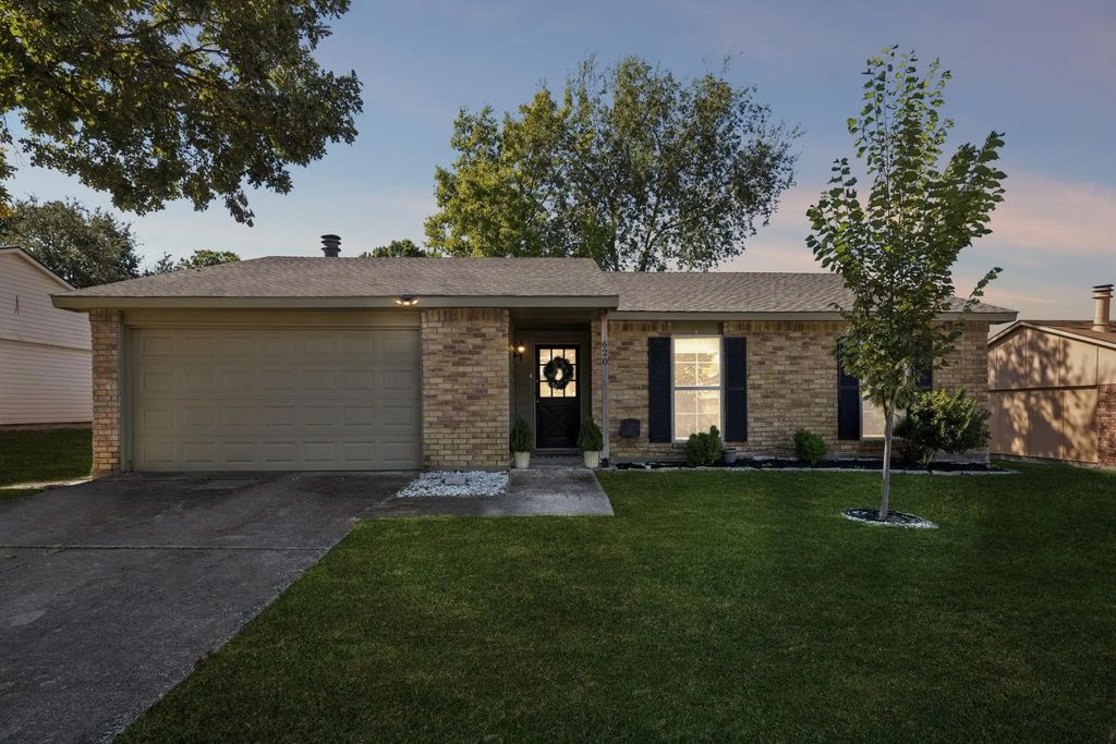 620 Roaming Road Drive, Allen