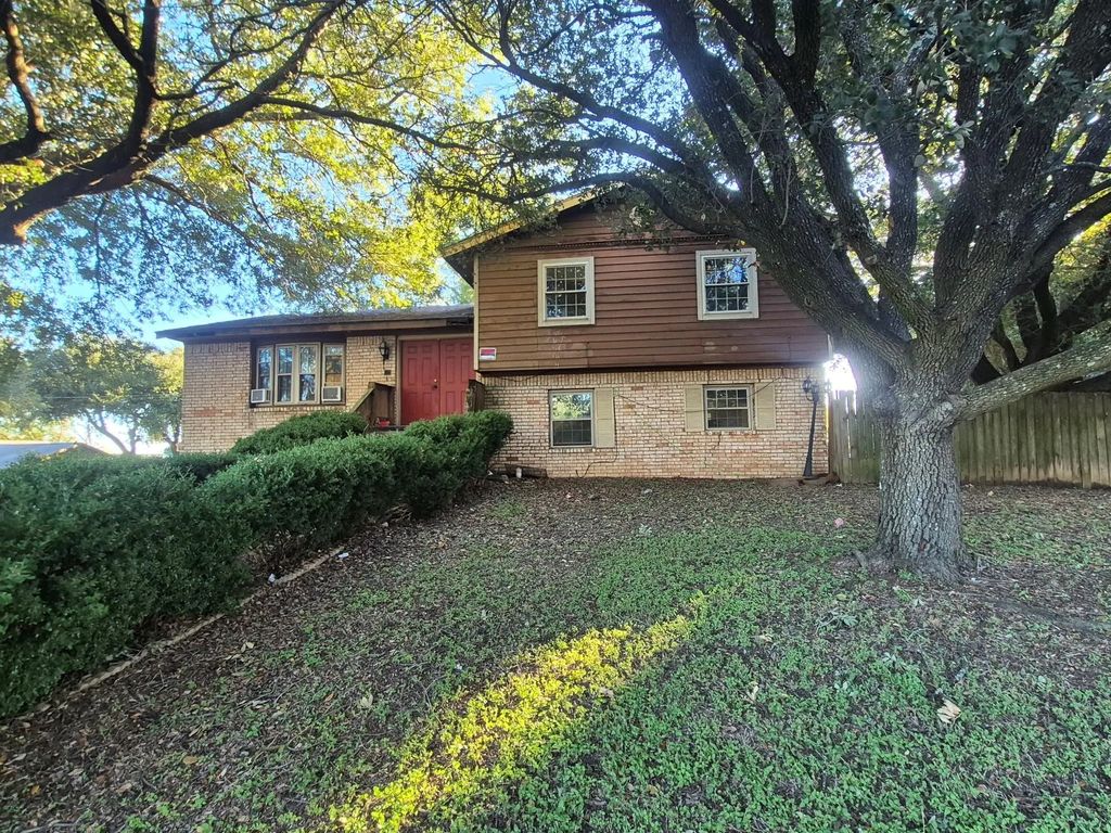 1302 N Bailey Street, Mexia