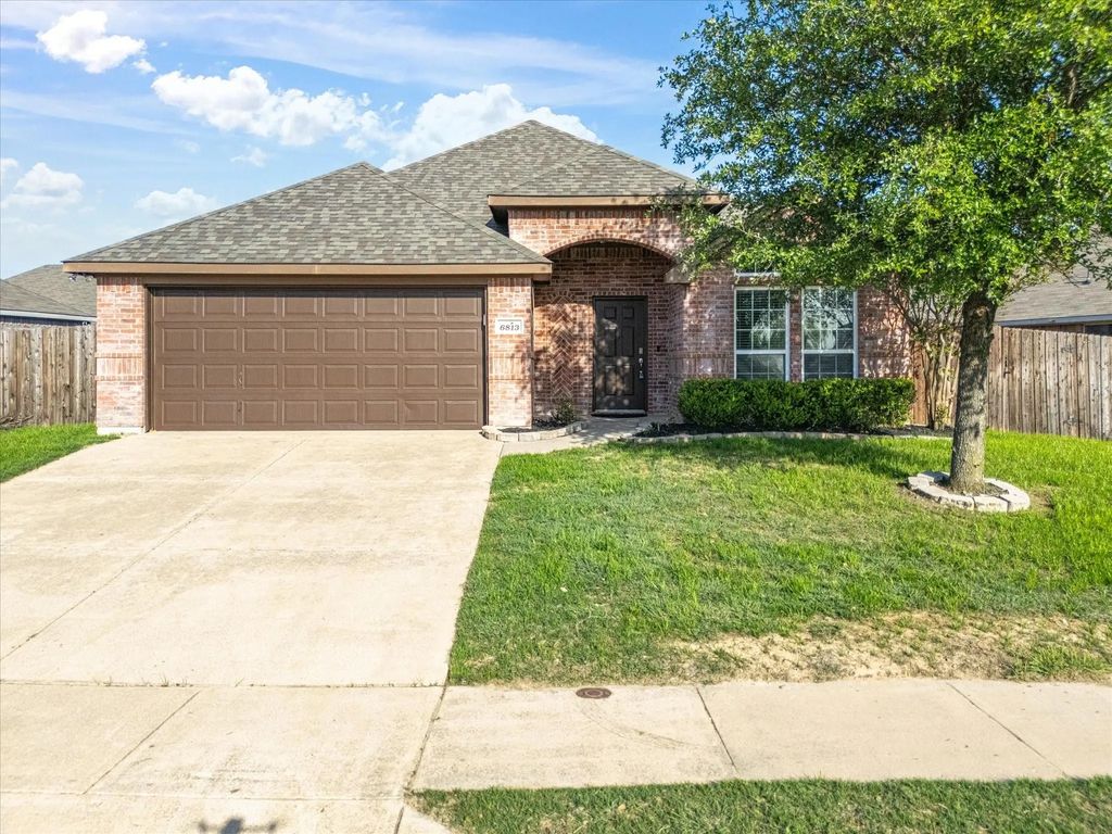 6813 Falconer Way, Fort Worth