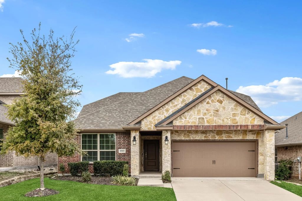 1025 Berry Street, Celina