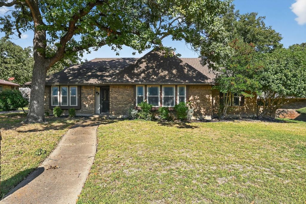 2406 Knightsbridge Street, Grand Prairie