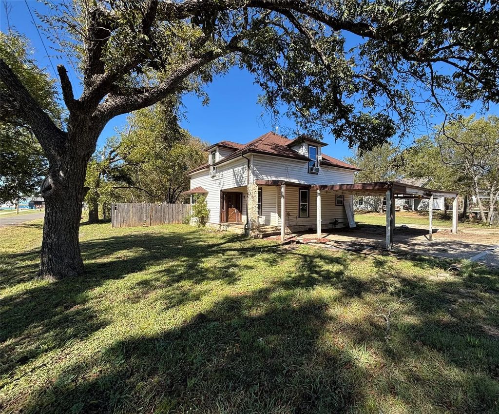 207 E 3rd Street, Maypearl