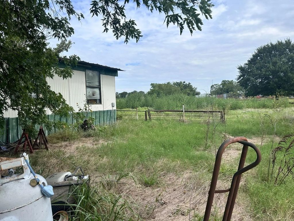1569 Well Service Road, Bowie