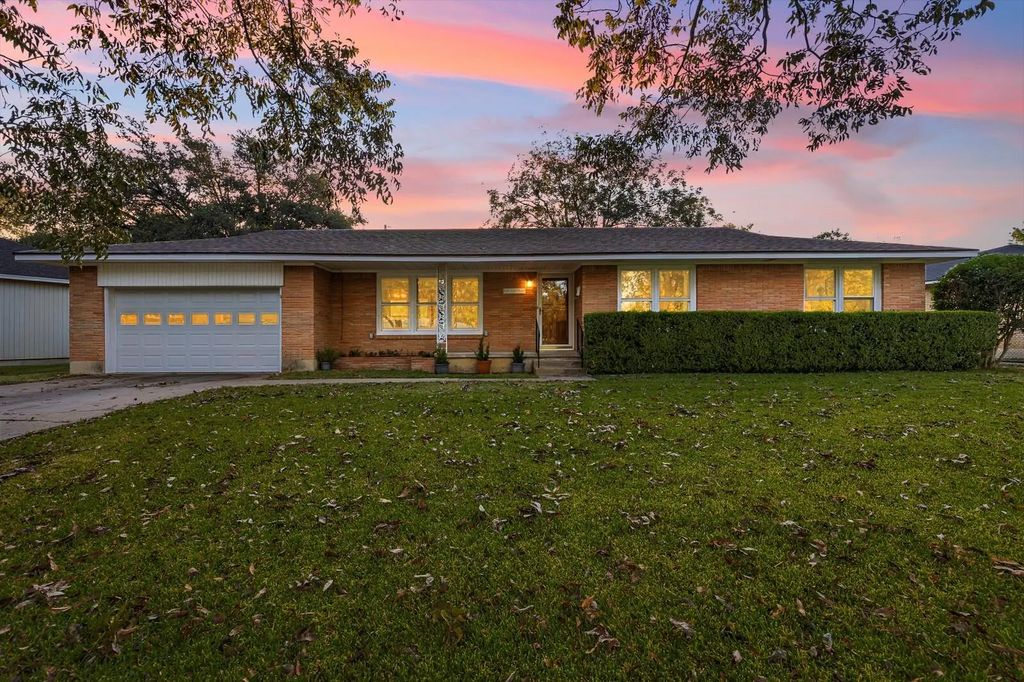 2137 Curtis Drive, Waco