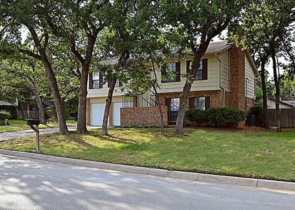 6305 High Country Trail, Arlington