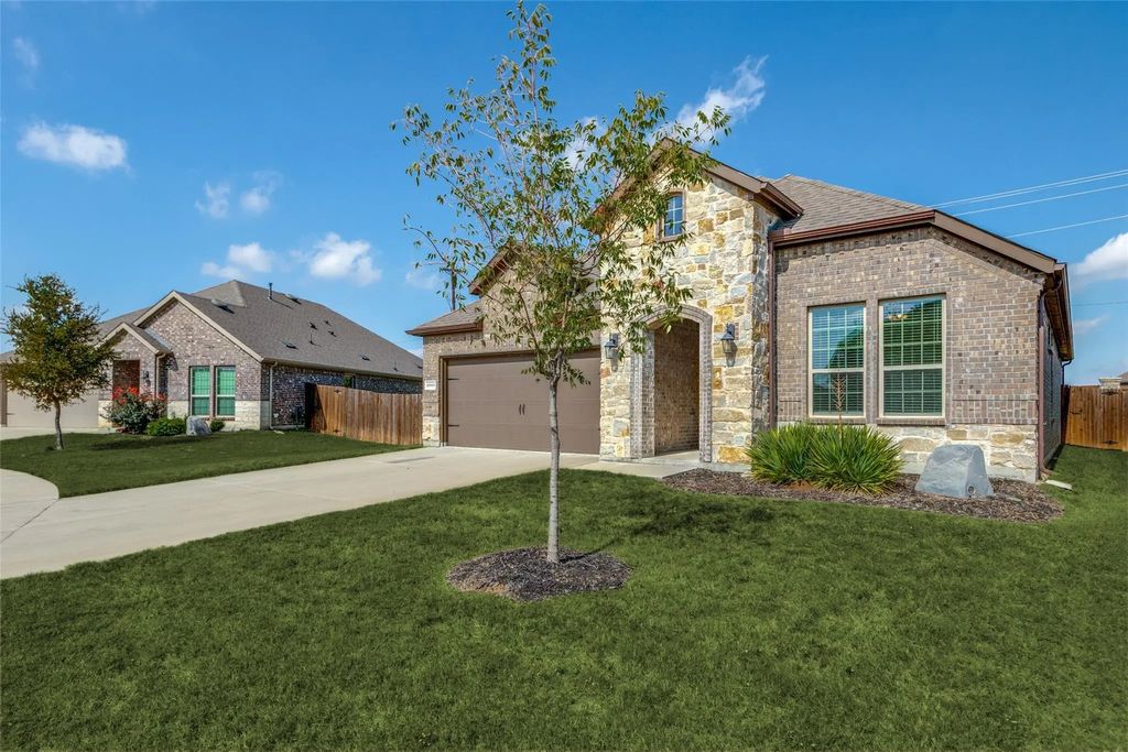 10909 Los Alamos Drive, Aubrey