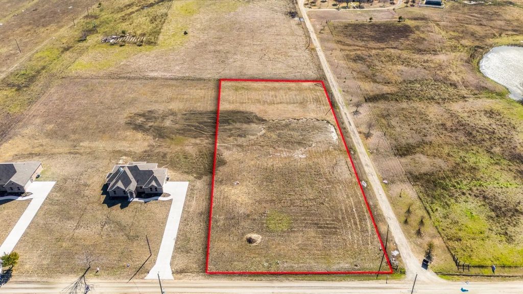 946 County Road 4850, Leonard