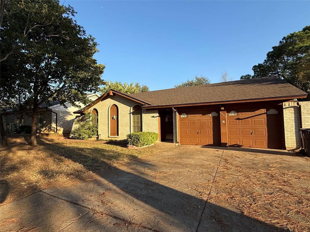 5621 Shady Hill Lane, Arlington