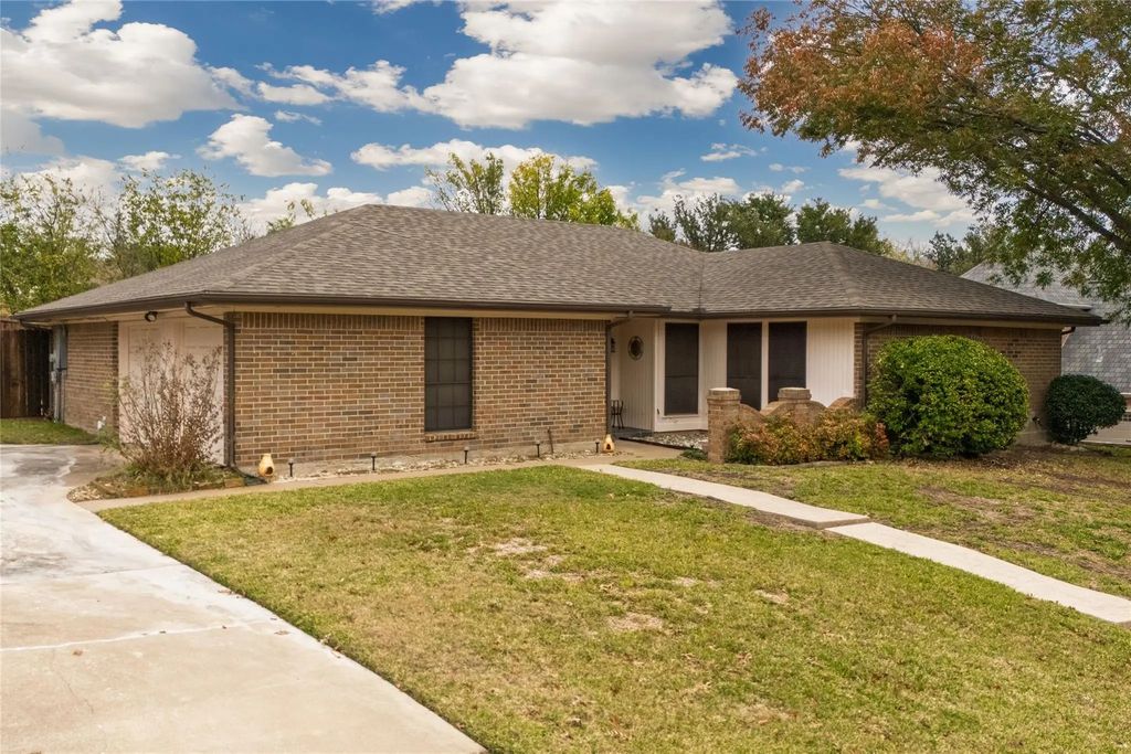 7508 Woodside Hill Court, Fort Worth