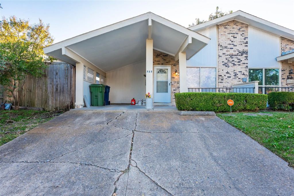 727 Sceptre Circle, Garland