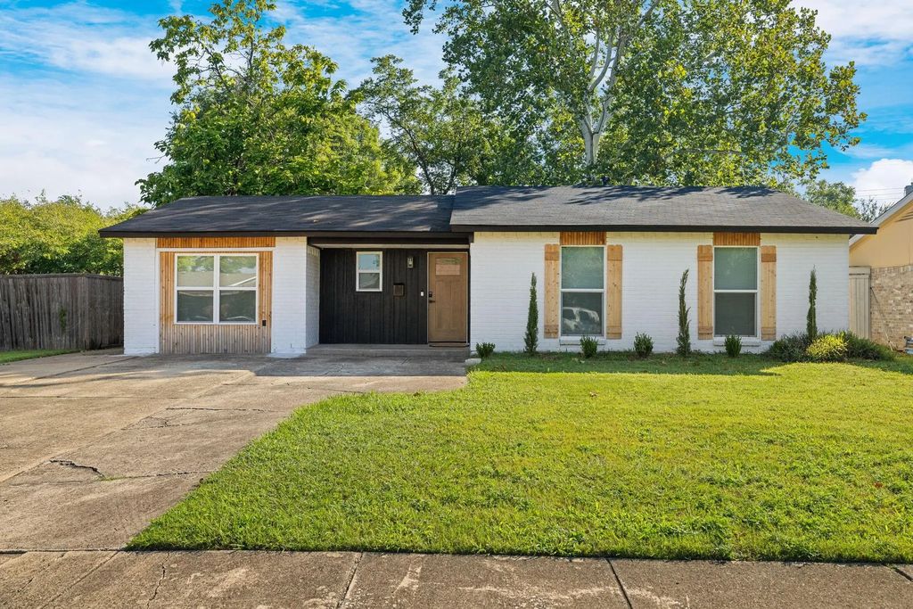 718 Tearose Drive, Garland