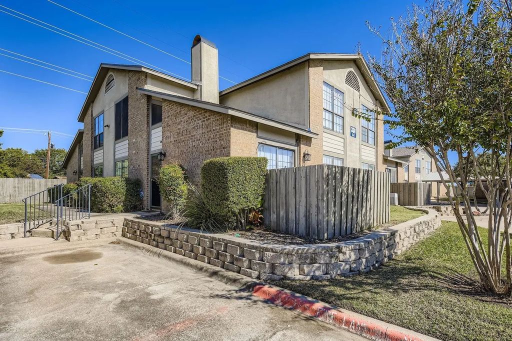 330 W Harwood Road C, Hurst