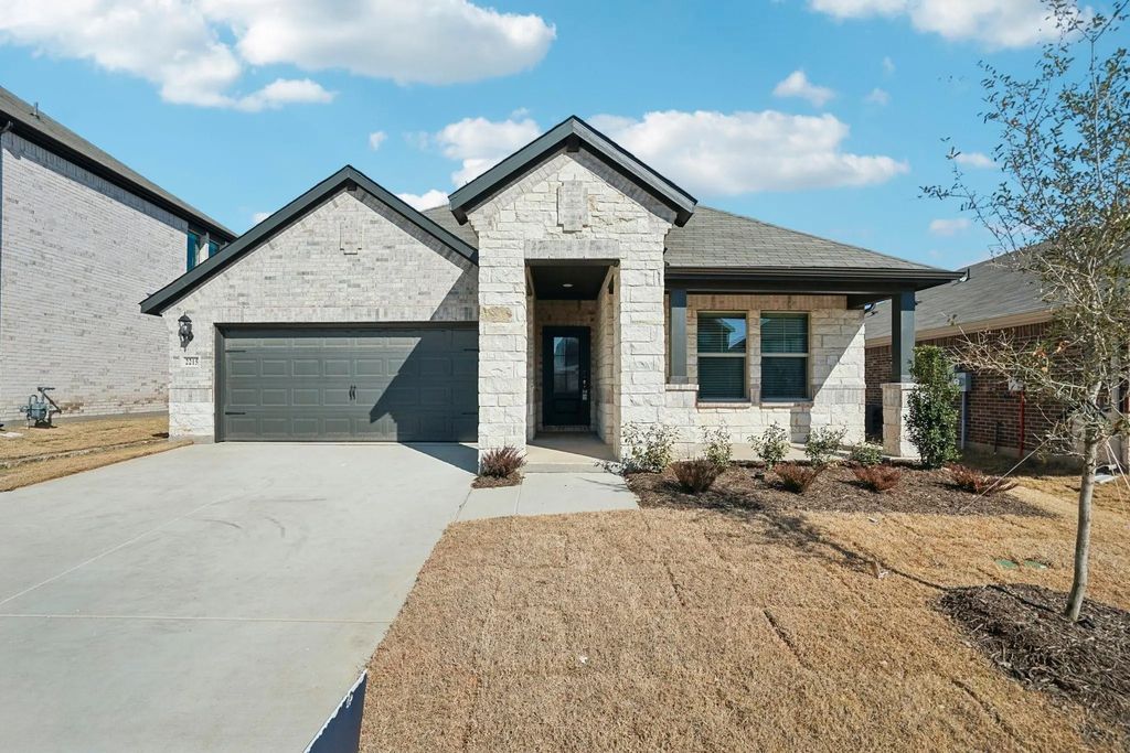 2215 Mustang Way, Seagoville