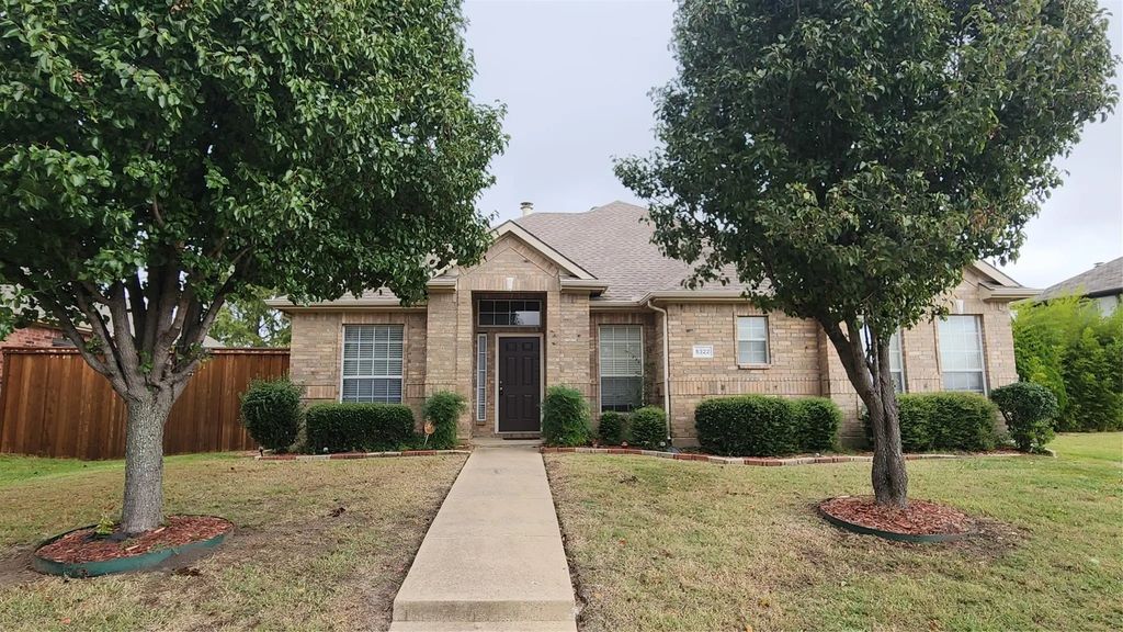 5322 Greyson Drive, Garland