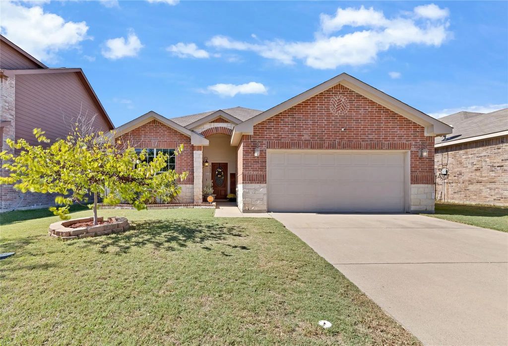 8629 Star Thistle Drive, Fort Worth