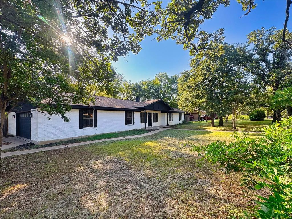 105 Timber Ridge Circle, Burleson