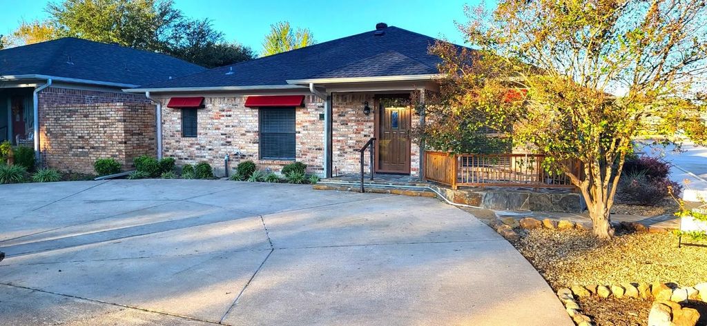 1411 Cherrywood Street, Sulphur Springs
