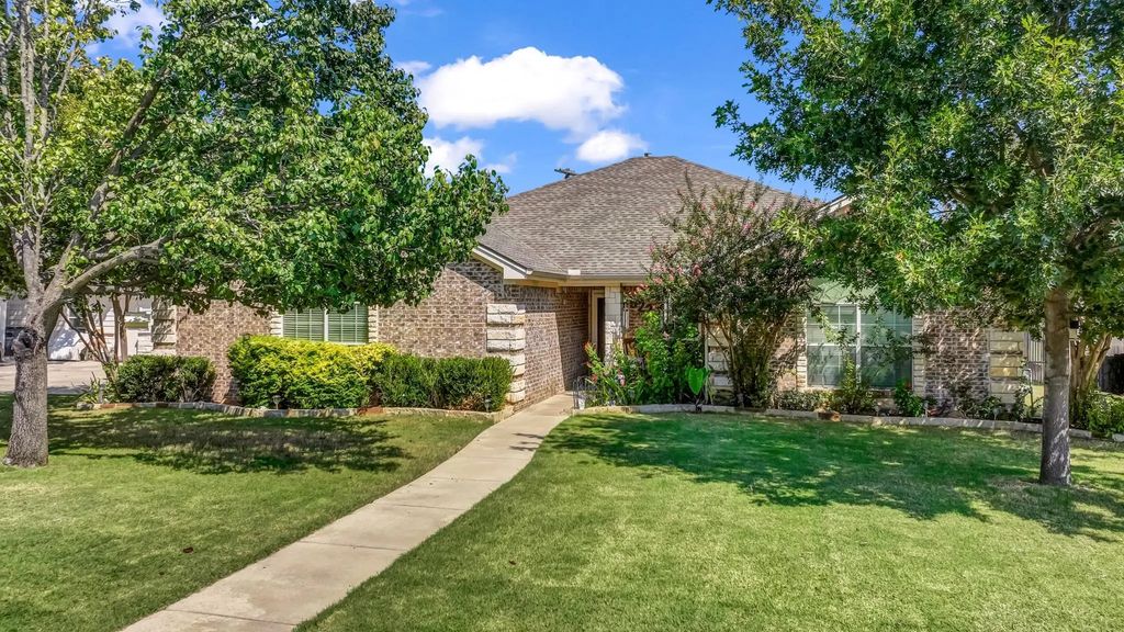 522 Crow Avenue, Weatherford