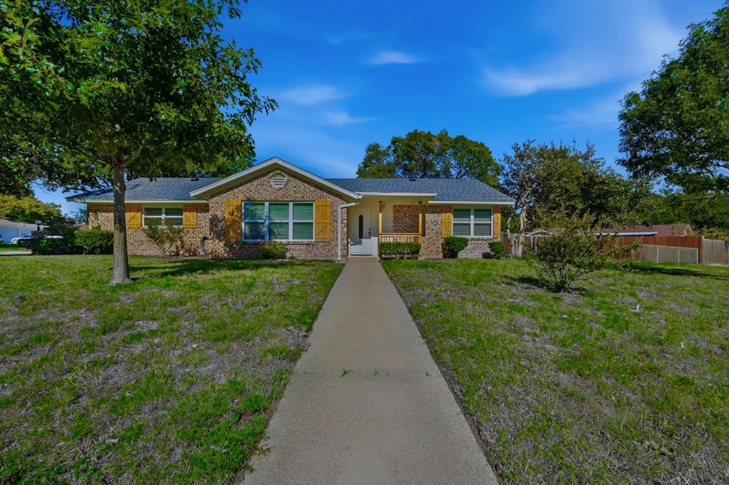 1144 Harrison Lane, Hurst
