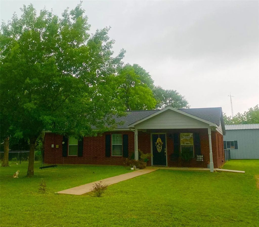 105 N 6th Street E, Dawson