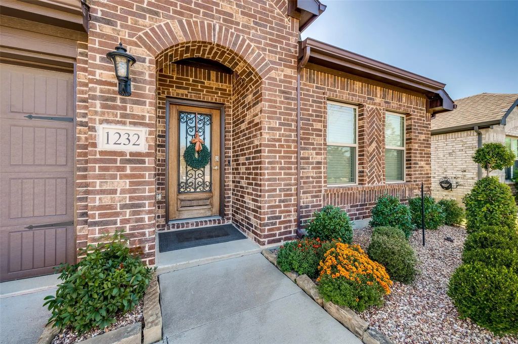 1232 Pleasant Knoll Trail, Aubrey