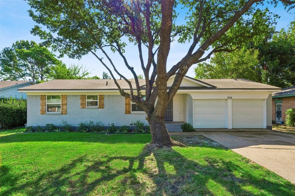 914 Royal Street, Forney