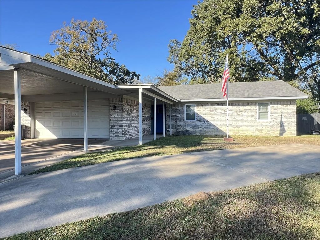 913 Moore Street S, Sulphur Springs