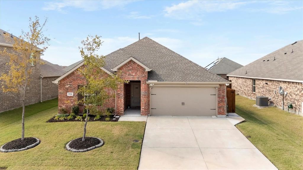1302 Colonial Bluff Lane, Princeton