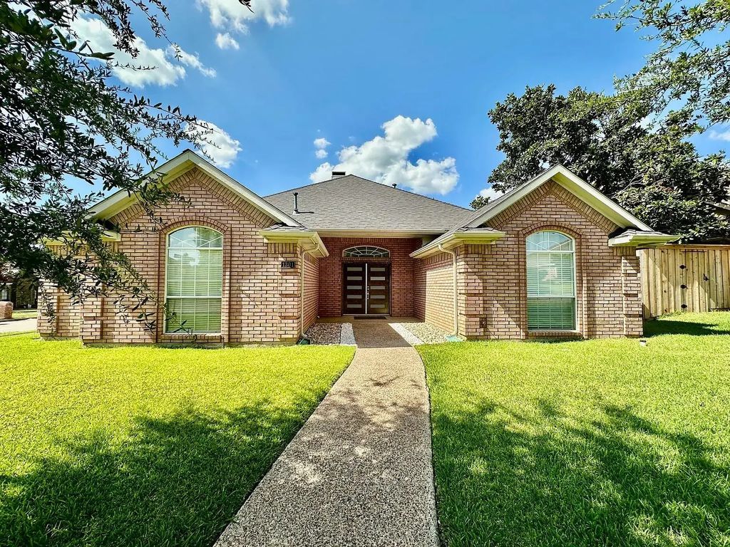 1301 Royal Palm Lane, Carrollton