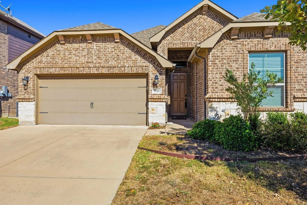 3921 Madison Lane, Denton