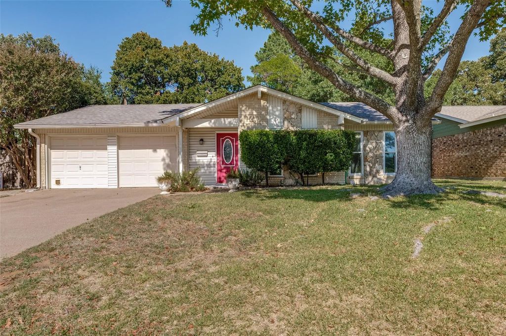 2114 Valley Lane, Arlington