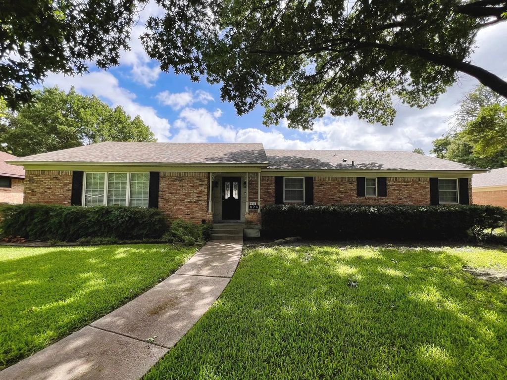 826 Sylvania Drive, Dallas