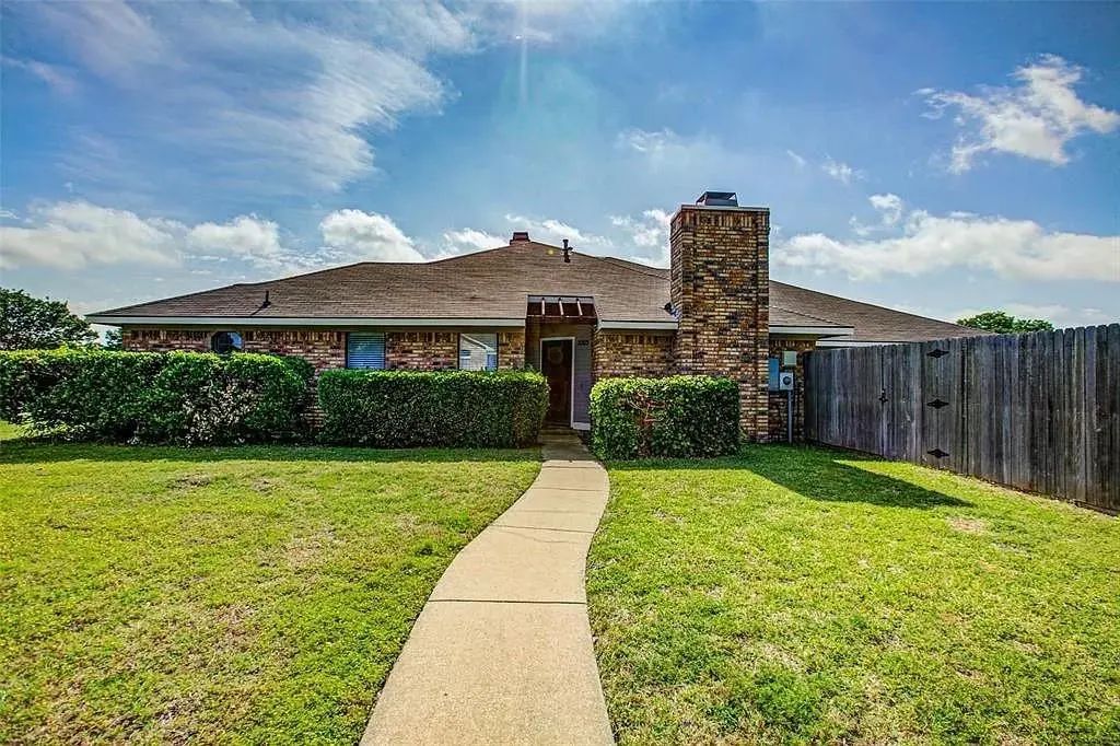 2203 Overview Lane, Garland