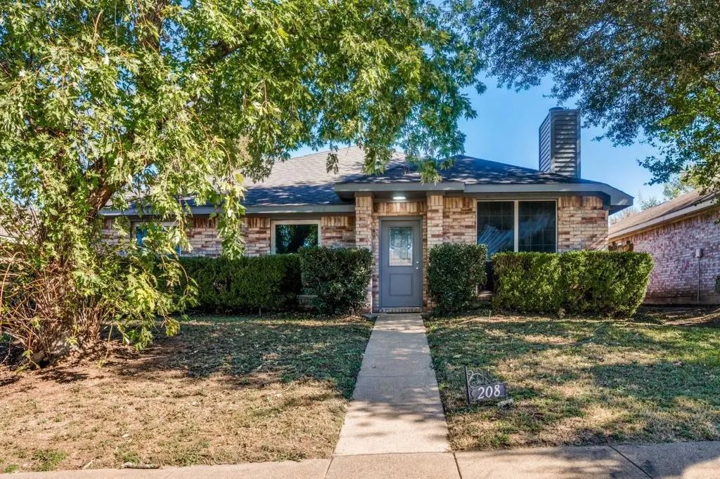 208 Wedgewood Lane, Cedar Hill