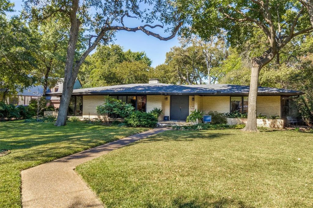 8231 Forest Hills Boulevard, Dallas