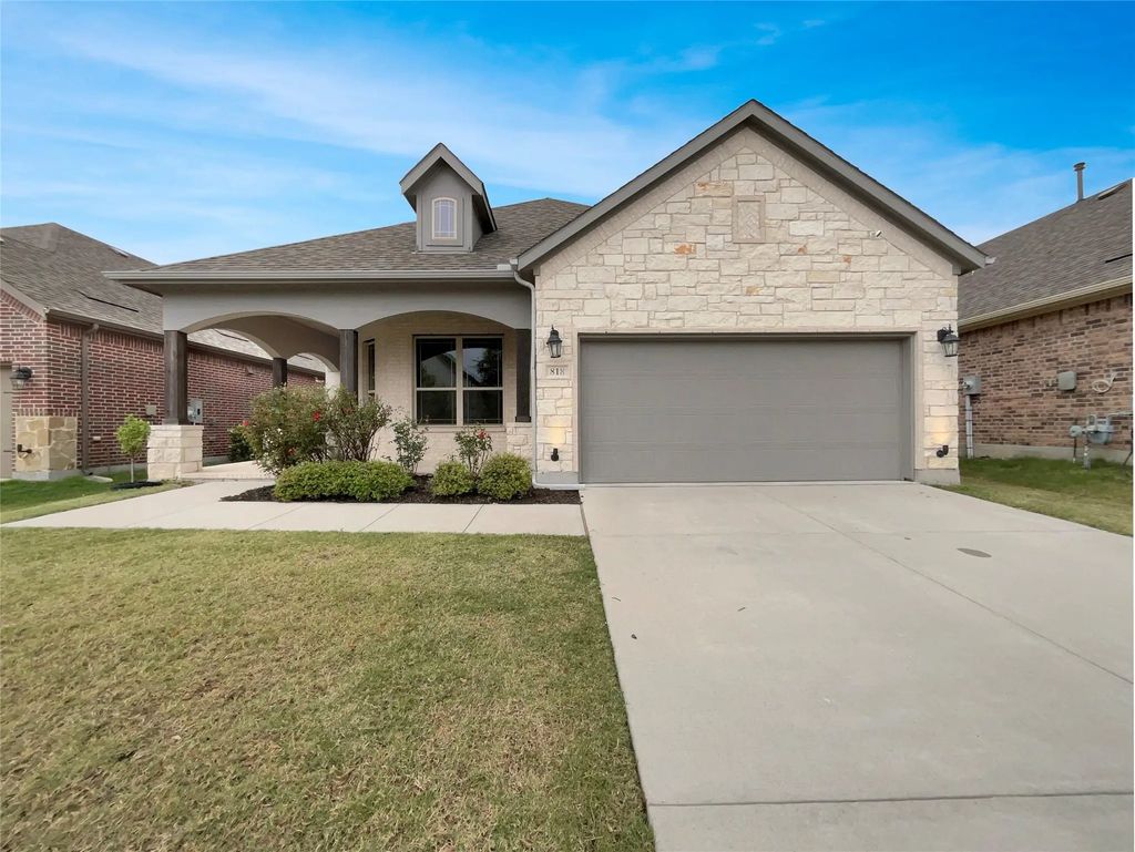 818 Susan Street, Anna