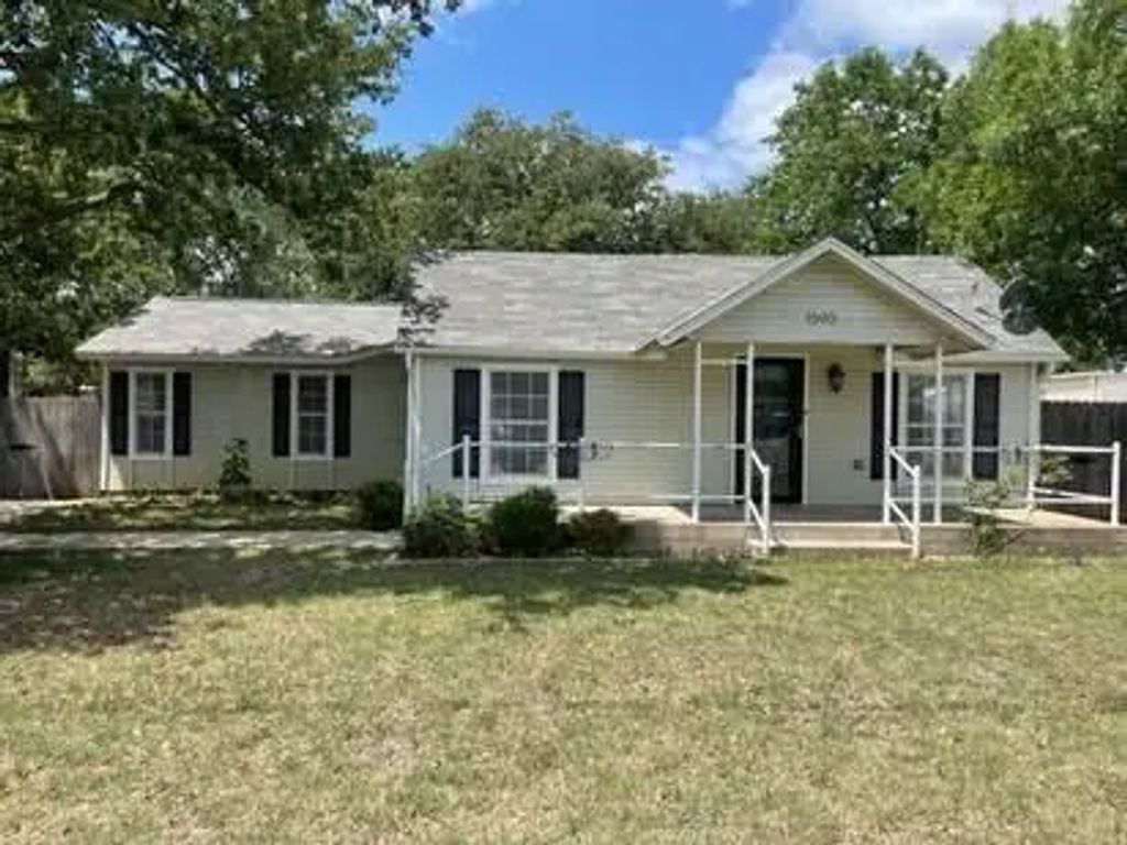 1590 N Race, Stephenville