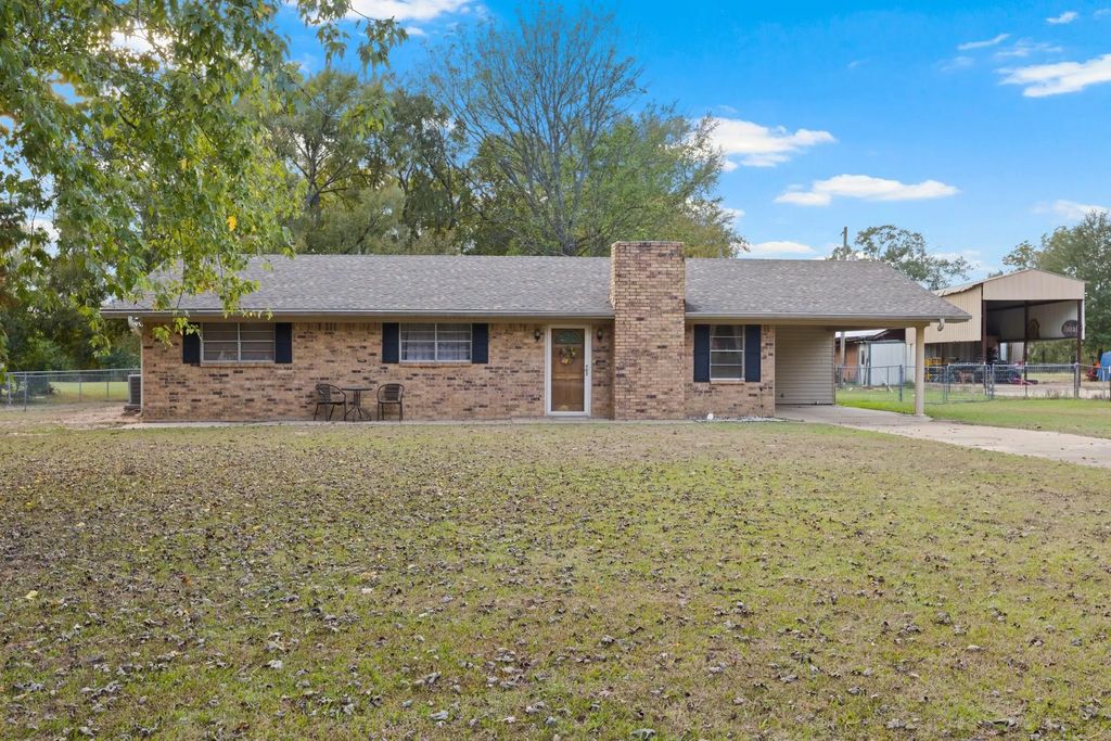 229 County Road 3215, Mount Pleasant