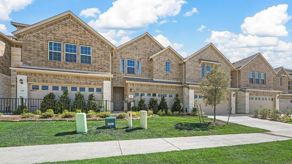 740 Thorn Creek Drive, Anna