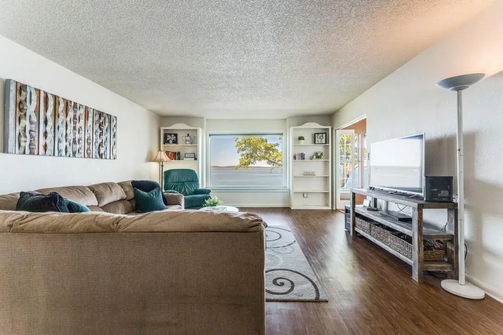 112 Harbor Drive 215, Runaway Bay