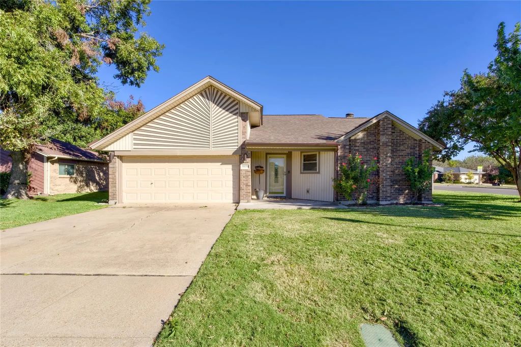10150 Little Valley Road, Fort Worth