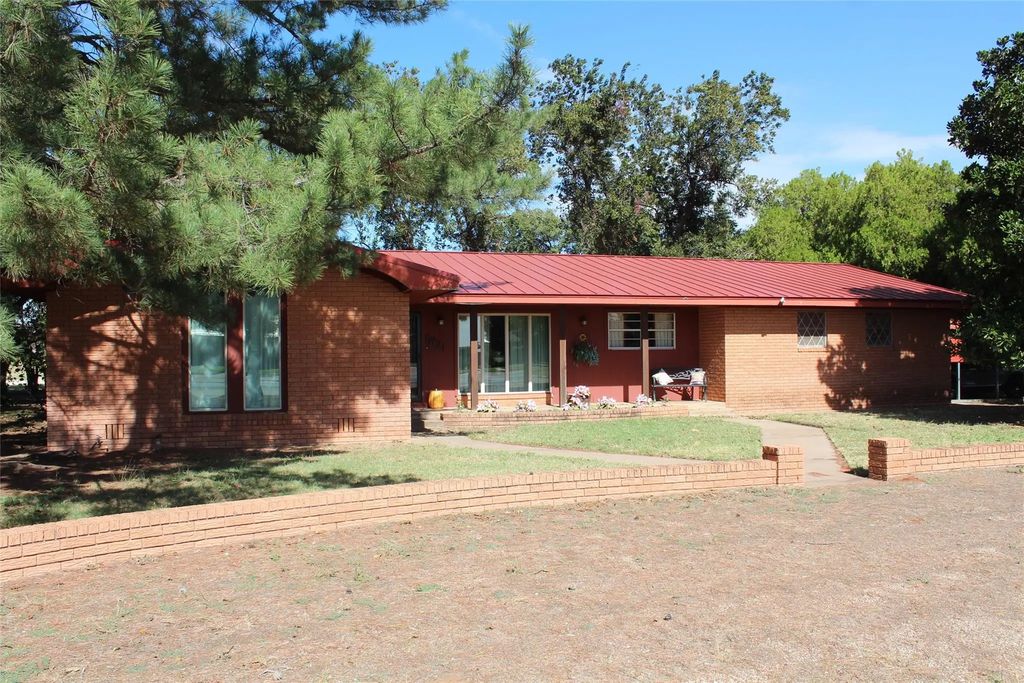 1621 W Main Street, Munday