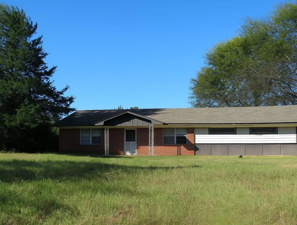 285 County Road 2205, Mineola