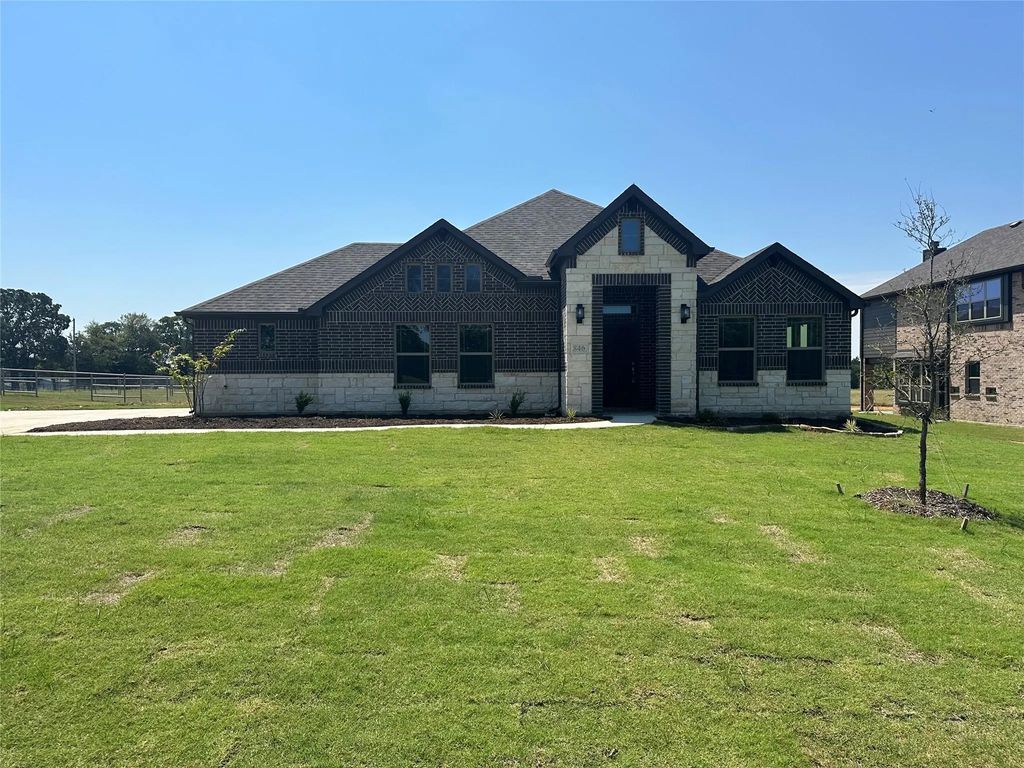 7476 West Line Road, Collinsville