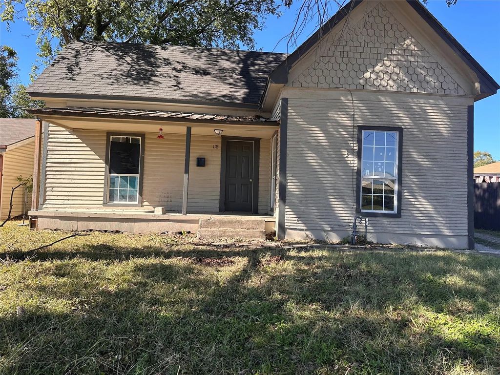 115 1st Street, Terrell