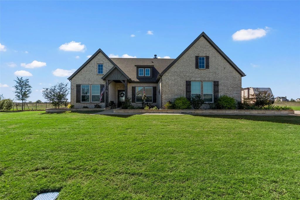 1188 Colina Parkway, Farmersville
