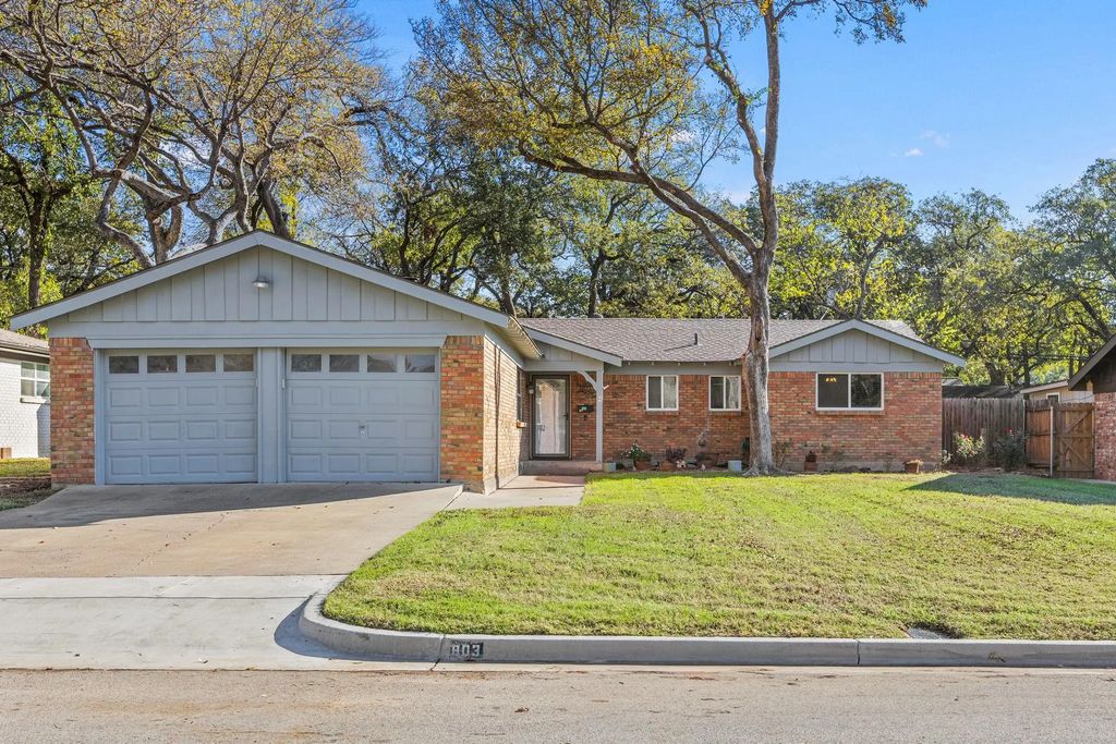 803 Clebud Drive, Euless