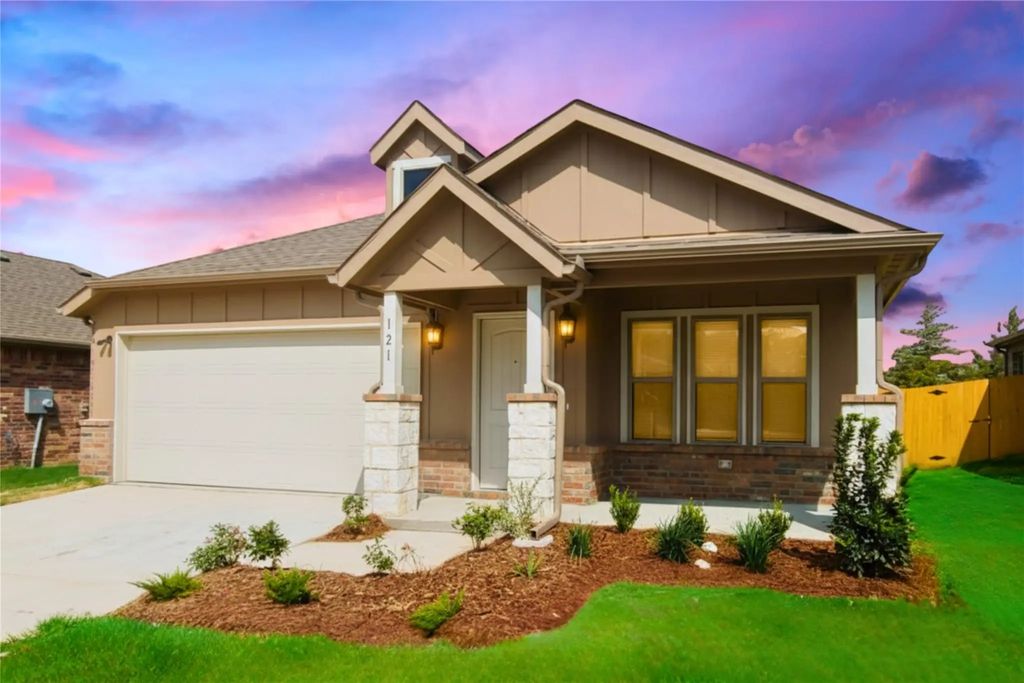 317 Woodlands Boulevard, Terrell