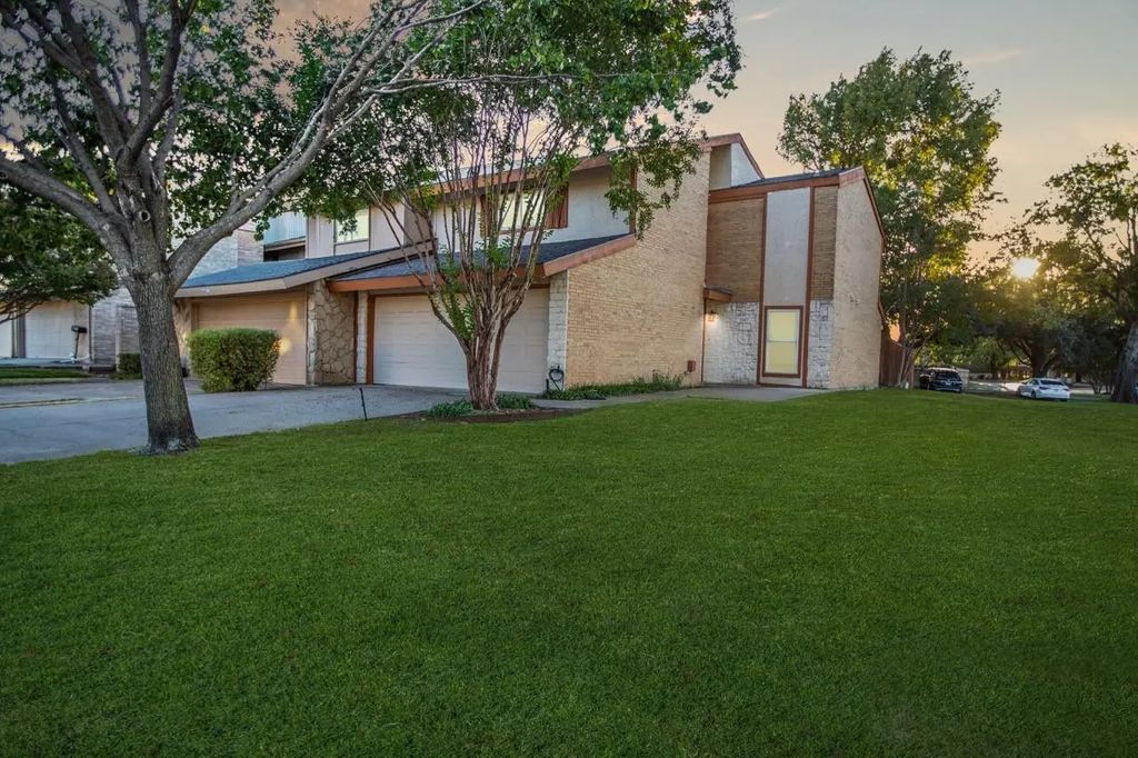 2907 Country Place Circle, Carrollton